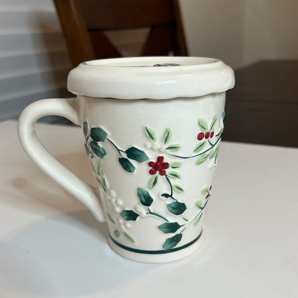Pfaltzgraff Winterberry Holiday Covered Mug - Picture 12 of 14